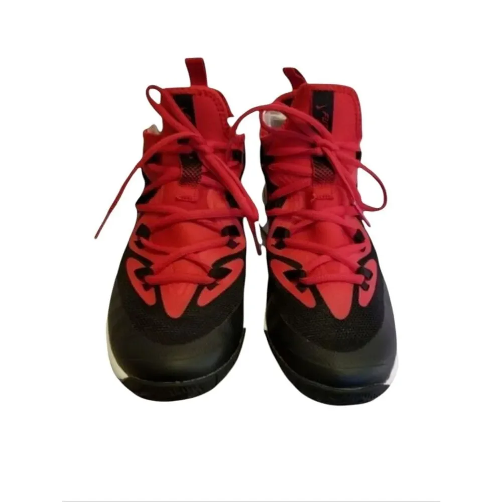 Nike Future Court 2 Red & Black Basketball Kids Sneaker Size 5Y